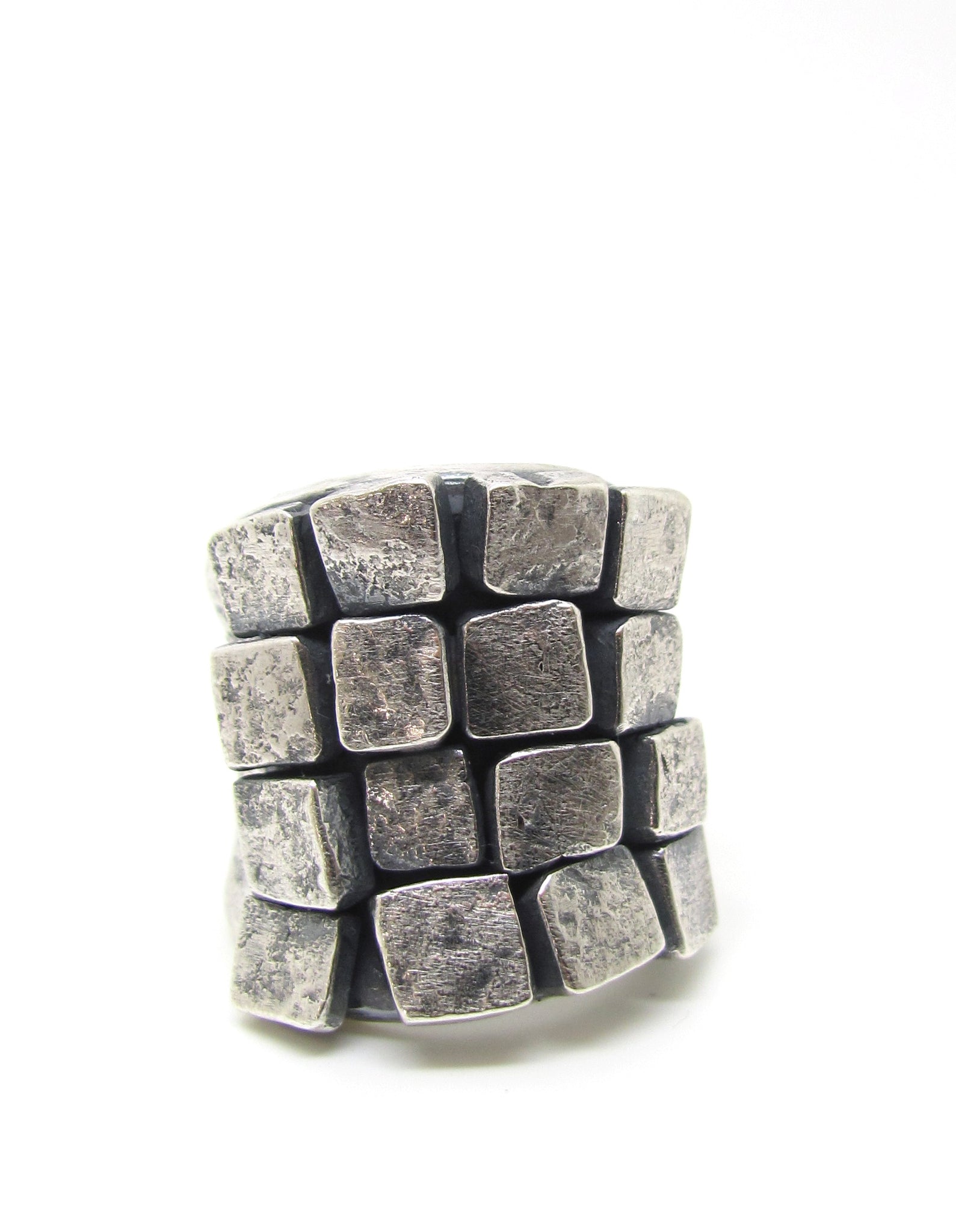 Hammered Cubes Shield Ring