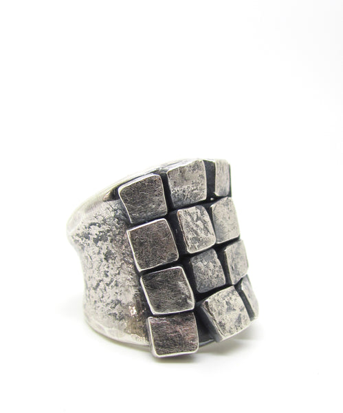 Hammered Cubes Shield Ring